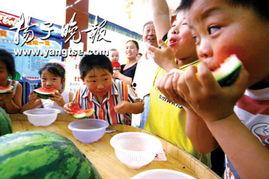 超市吃瓜比赛宣传,超市吃瓜大赛，谁将笑到最后？