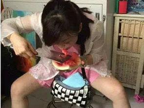 吃瓜碰见女友,甜蜜瞬间曝光